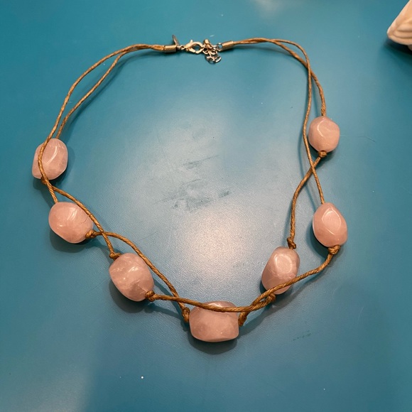 Jewelry - Rose quartz and leather necklace